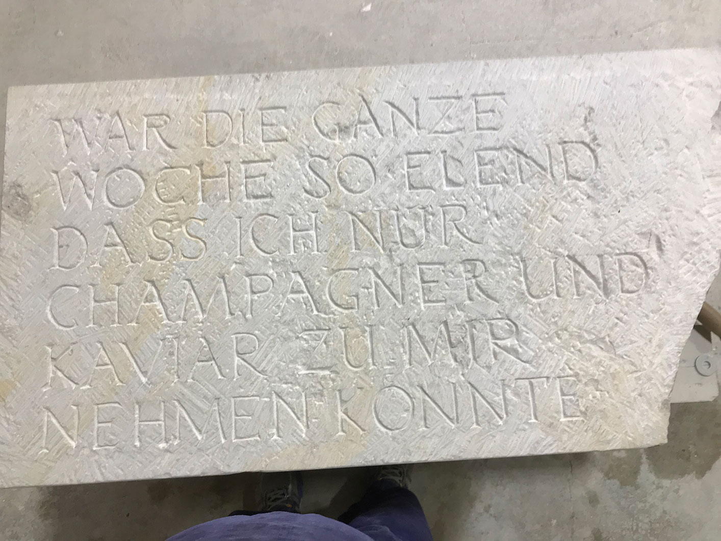 Freie Typoarbeit in Stein